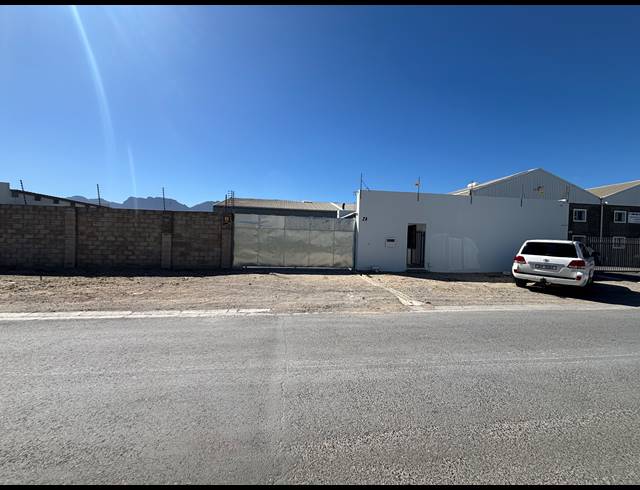 1,060M² WAREHOUSE TO LET IN STRAND INDUSTRIA